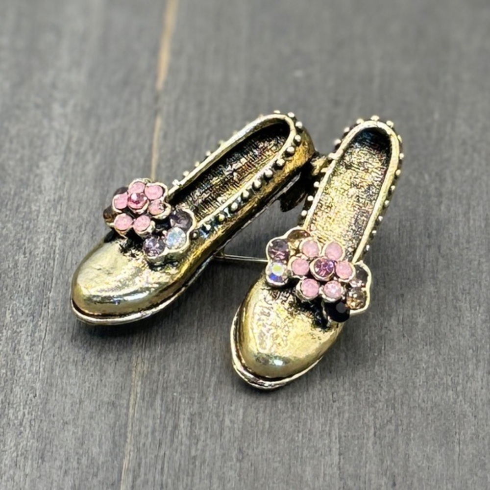 🌻 3/$25 Gold Rhinestones Floral Embellished Shoes Brooch